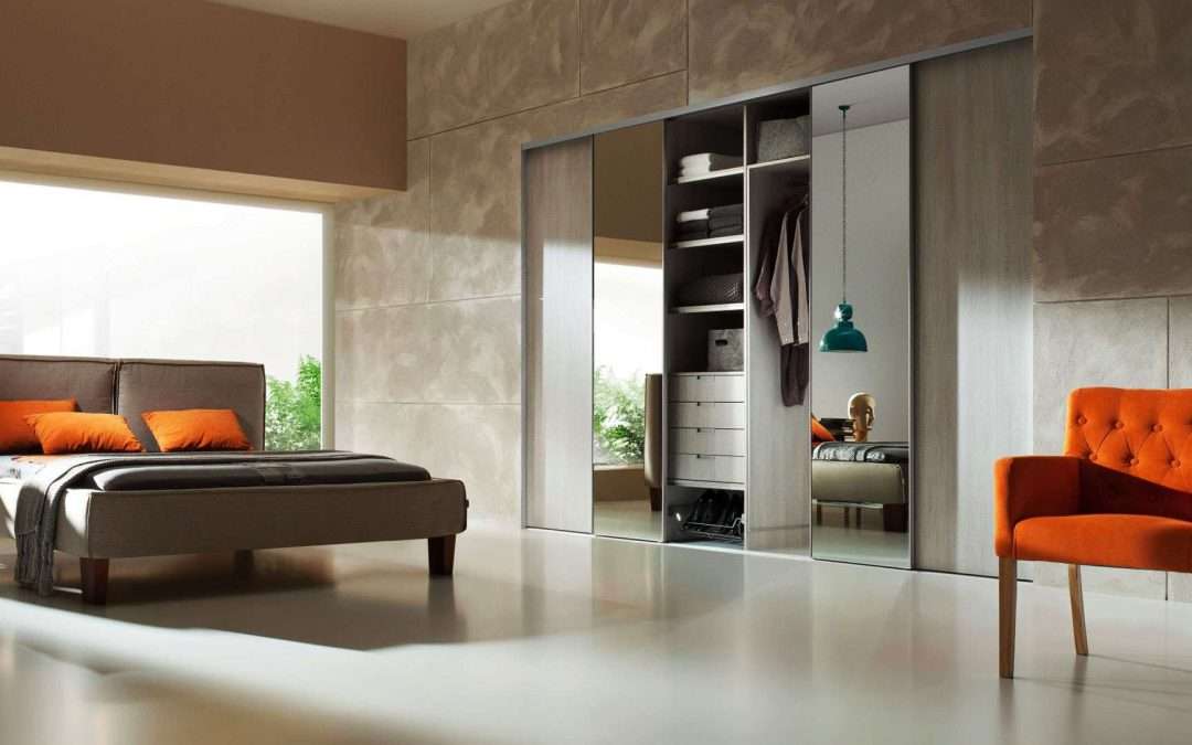 Tükrök alkalmazása a tolóajtós beépített szekrényeknél