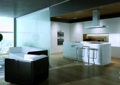 Modern konyha, amelyben a munkaterület és a mosdóhelyek egy szigeten találhatók