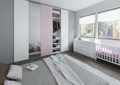 Egy családi hálószoba pasztellszínű változata, egyedi készítésű szekrénnyel és kisággyal