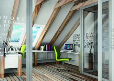 Hangulatos tetőtéri dolgozószoba egyedi készítésű bútorokkal